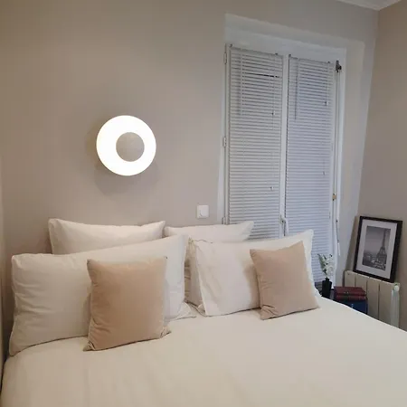 Apartment De Charme Dans Les Batignolles